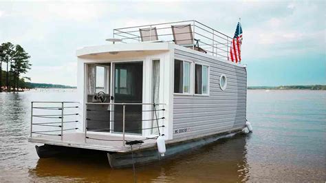 PHOTOS: Meet Untucked, a tiny houseboat on Jordan Lake | abc11.com