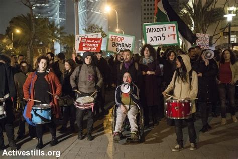 Hundreds of Israelis protest Gaza blockade outside IDF headquarters ...