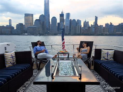 100 ft Luxury Yacht in NYC and NJ | Rent this location on Giggster