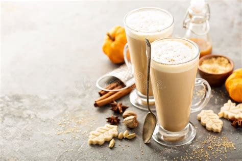 Pumpkin Spice Latte in Tall Mugs Stock Photo - Image of creamy, autumn: 98959228