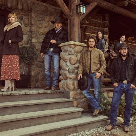 'Yellowstone' Season 2 Cast: Kelly Reilly, Kevin Costner, and More ...