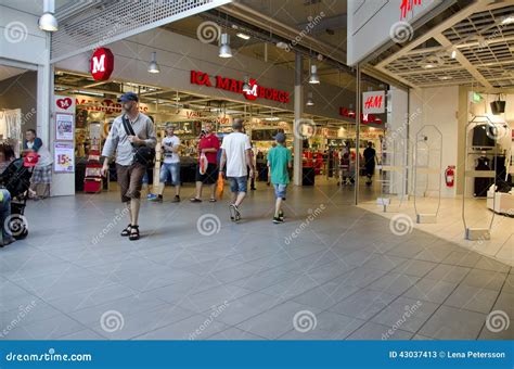 Shopping Mall Crowd Editorial Stock Photo - Image: 43037413