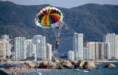 Acapulco: Travel warnings not stopping Canadians going to Mexico