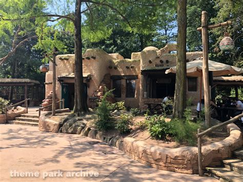 Frontierland at Disneyland Paris | Theme Park Archive