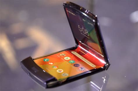 Motorola Razr flip-phone resurrected with a foldable screen – Techjaja