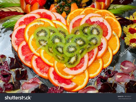 Heart Shape Fruit Arrangement Stock Photo 138135227 - Shutterstock