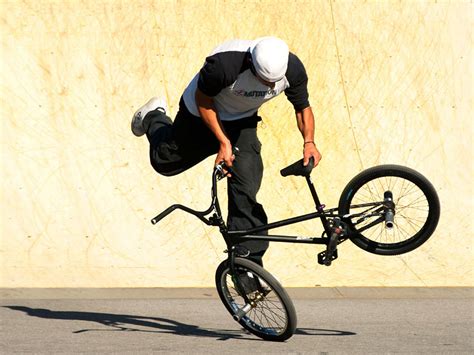 4 Tips Dasar Bermain Sepeda BMX - BERNAS.id