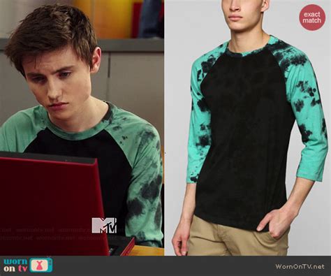 WornOnTV: Hunter’s black tee with gree tie dyed sleeves on Degrassi | Spencer MacPherson ...