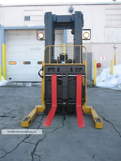 Hyster Forklift Reach Truck 4500lb 197 " Lift 36 Volt W/ Battery & Charger, Hd