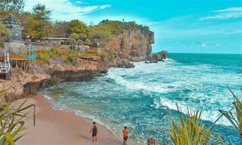 Lokasi & Harga Tiket Masuk Wisata Pantai Ngobaran