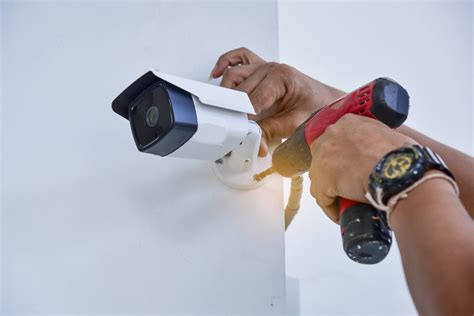 Advantages & Disadvantages of Using Security Camera Installation