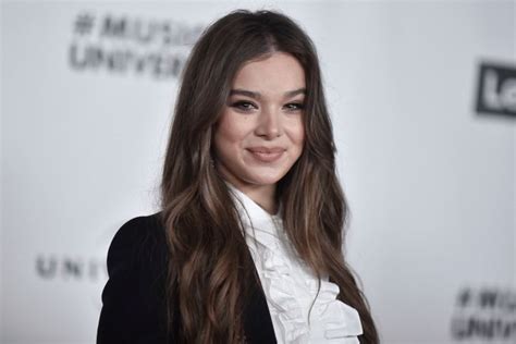 ‘Dickinson’ Star Hailee Steinfeld on the Artistry of Emily Dickinson | IndieWire