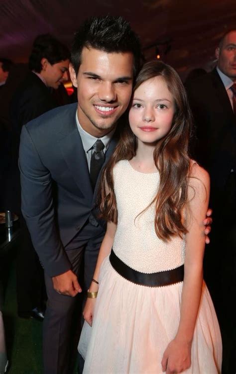 Taylor Lautner Mackenzie Foy | Twilight pictures, Twilight book ...