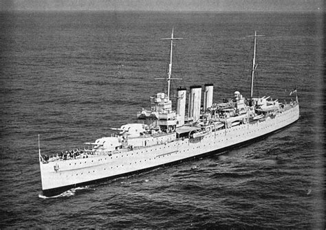 https://fr.wikipedia.org/wiki/HMS_Devonshire_(39) Le Devonshire en 1936. | Heavy cruiser, Royal ...