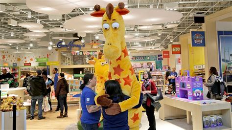 Toys 'R' Us flagship store to open in New Jersey's American Dream mall | Fox Business