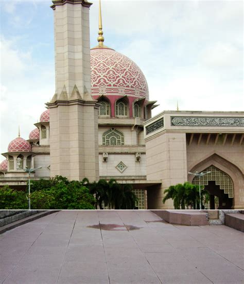 Putra Mosque by littlemiitha on DeviantArt