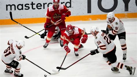 Federal government warns Canadian hockey players in Russia, Belarus to leave | CBC Sports