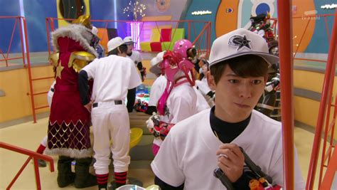 Recap: Uchu Sentai Kyuranger, Episode 40 - Opening! Deathball of Hell - dryedmangoez