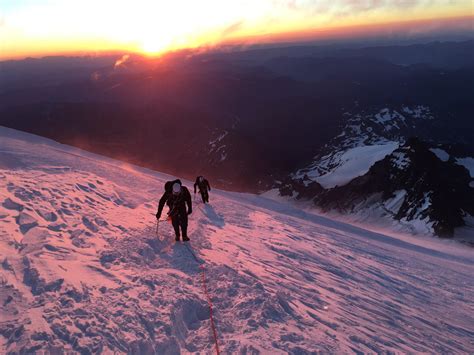 Mount Rainier Sunrise : r/pics