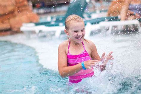 The 4 Best Indoor Waterparks in Michigan for Family Fun - Addicted to ...