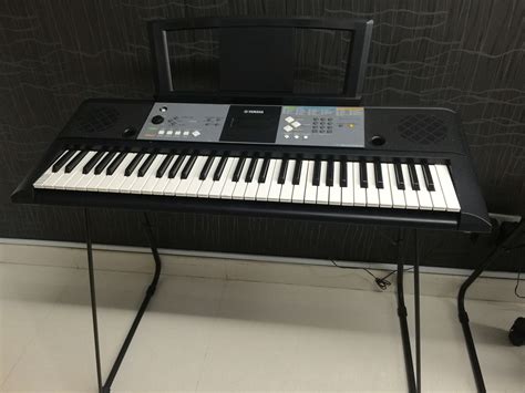 Yamaha PSR E233 Keyboard with stand. Good condition., Hobbies & Toys ...