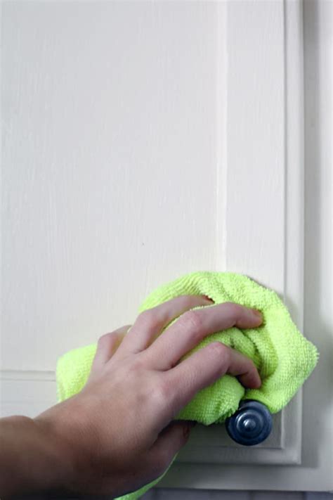 Gunky cabinet doors? | Cleaning, House cleaning tips, Diy