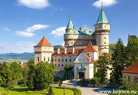 Visit castles in Slovakia - SlovakiaTravels.com