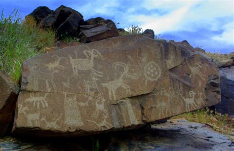 China Lake petrogliphs | Rock art, Petroglyphs, Petroglyphs art