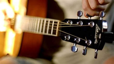 Guitar Tuning Tips and Tricks - TheGuitarLesson.com