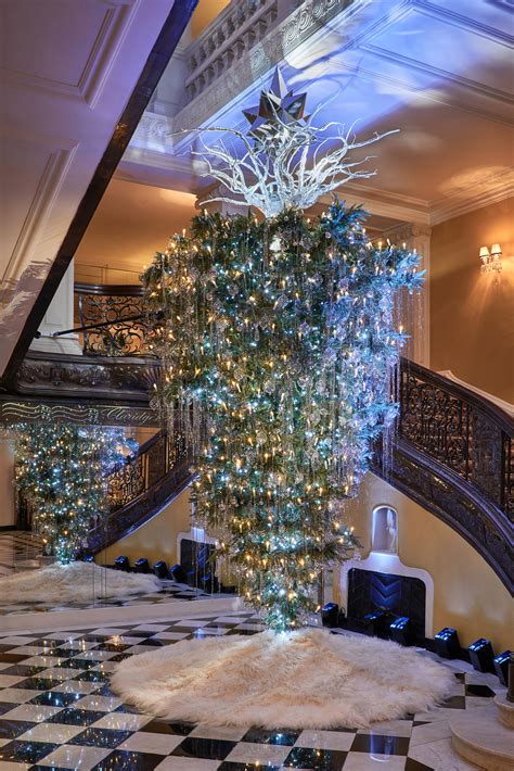 CLARIDGE’S CHRISTMAS TREE 2017 - Beauty And The Dirt