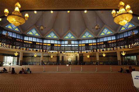 Interior De La Mezquita Nacional Aka Masjid Negara De Malasia Imagen de archivo - Imagen de arte ...