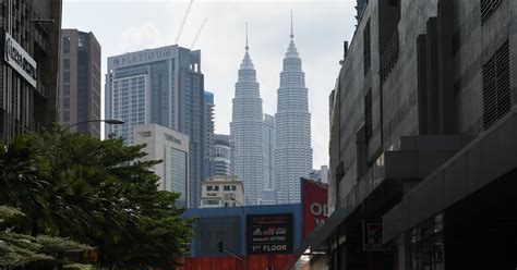 Economists: Malaysia's economy to moderate in 2023 | New Straits Times