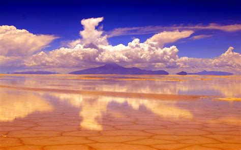 Salar de Uyuni, The World's Largest Natural Mirror - Traveldigg.com