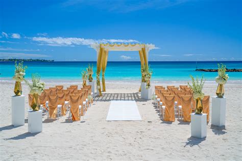 Beach Weddings: Inspiration, Venues & Expert Tips | SANDALS