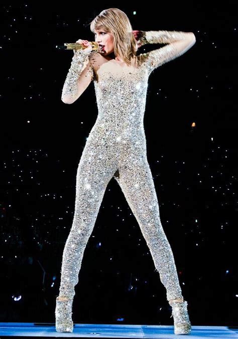 Pin by tommy_ayuko on Taylor Swift | Taylor swift 1989 tour, Taylor swift 1989 tour outfits ...