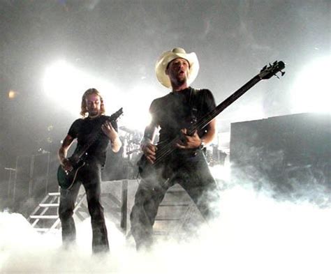 Mike Kroeger Photo: Kroeger Brothers | Chad kroeger, Nickelback, Music aesthetic