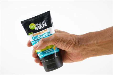 Best Men's Face Wash For Oily Skin - The Urban Life