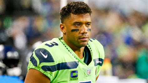 Russell Wilson out a month after surgery on finger, per reports