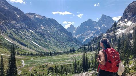 The Best Guide to Hiking in the Grand Tetons - easy & day hike list