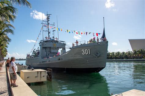 Coast Guard welcomes Dominican Republic navy in Miami ...