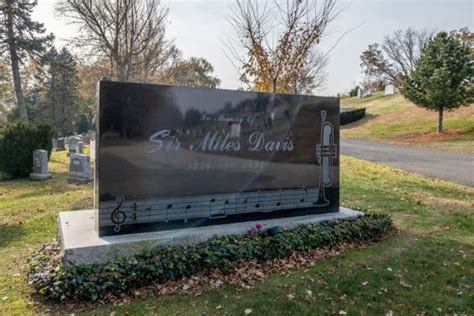 10 Historic Graves to Visit in Woodlawn Cemetery in the Bronx - Uncovering New York