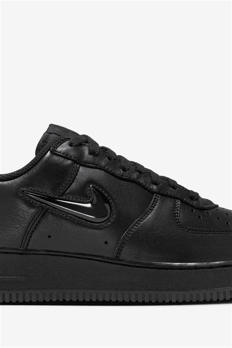 Nike - AIR FORCE 1 LOW RETRO 'BLACK' - VegNonVeg