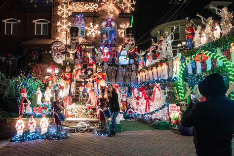 Dyker Heights Christmas Lights 2023: Tours & Tips For Brooklyn Christmas Display