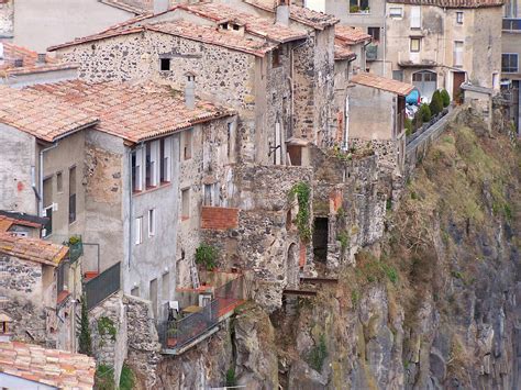 Let's travel the world!: The city of rocks: Castellfollit de la Roca ...