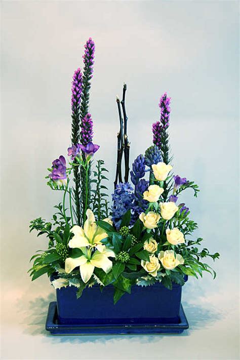 LAVGC: Special Interests: Parallel Design Floral Arrangements (Livermore Amador Valley Garden Club)