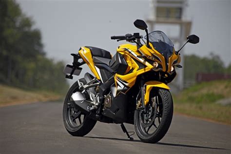 The Transforming: Bajaj Pulsar RS 200 First Ride Review - Bike India