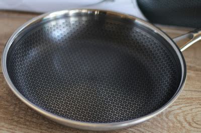 Cookistry's Kitchen Gadget and Food Reviews: Hexclad Saute Pan