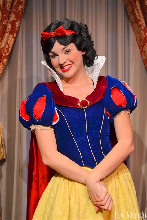 Snow White (by disneylori) | Disney princess snow white, Girl costumes, Snow white cosplay