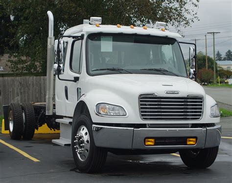 2018 Freightliner M2-132 Extended Cab Single Axle - Bailey Western Star