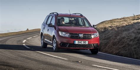 Dacia Logan MCV Review 2025 | Drive, Specs & Pricing | Carwow